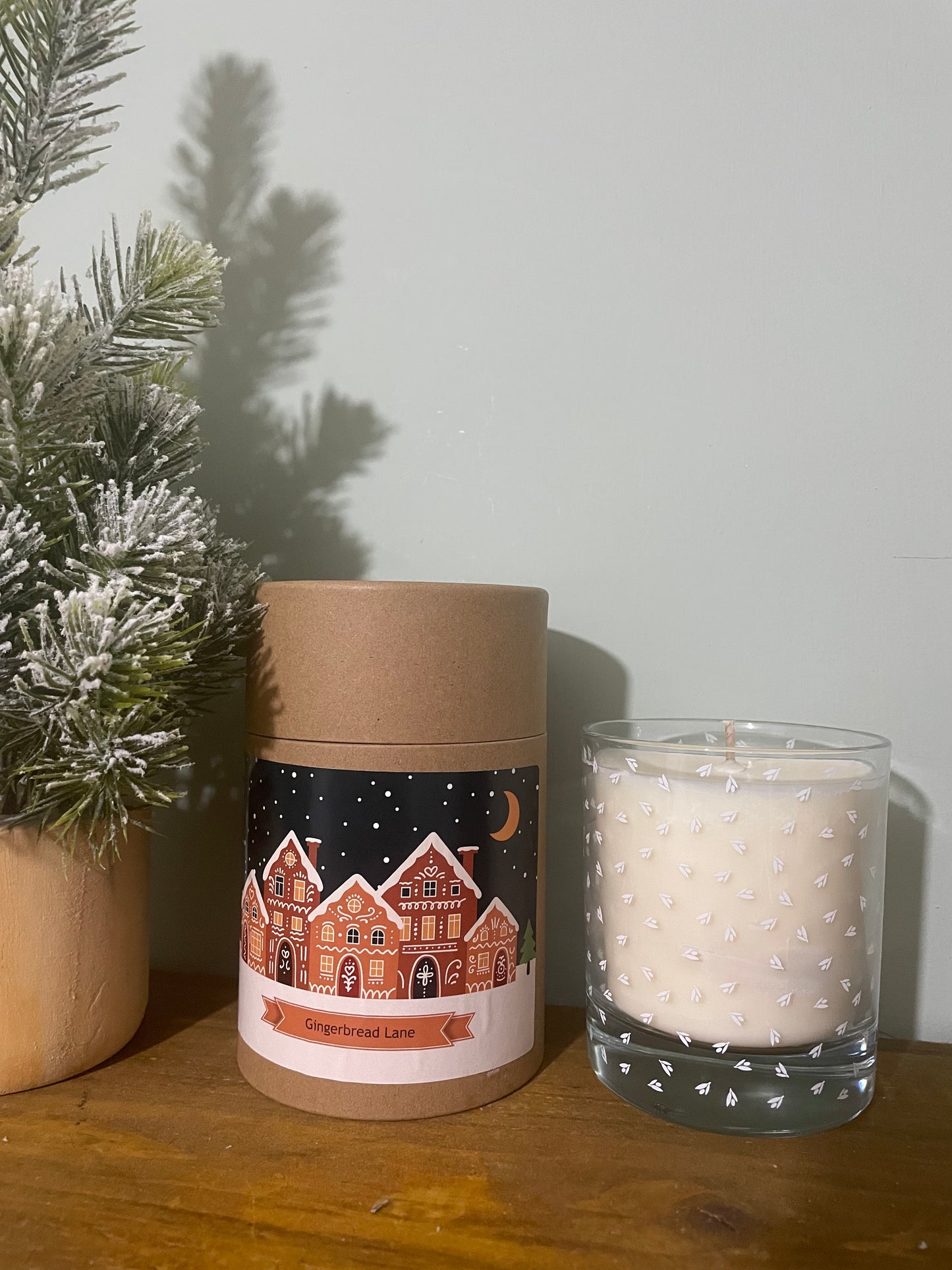 Large glass candle - gingerbread lane