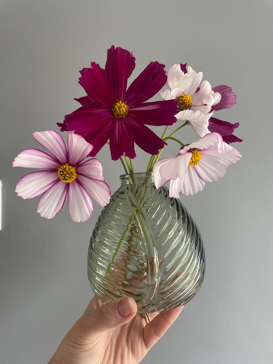 Glass stem vase - green