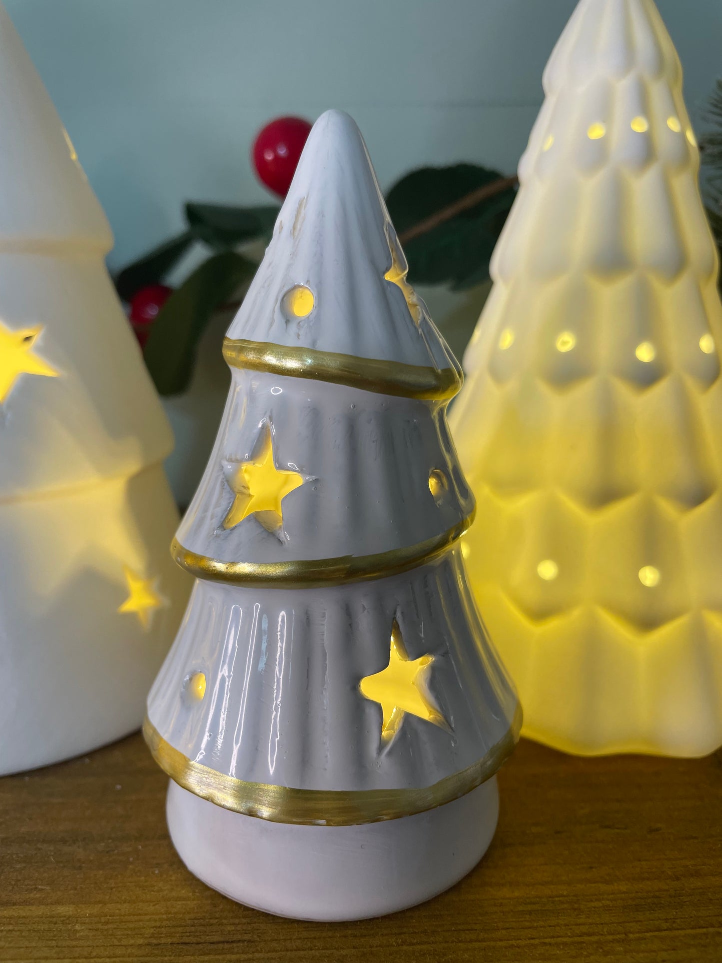 LED ceramic white with gold trim tree