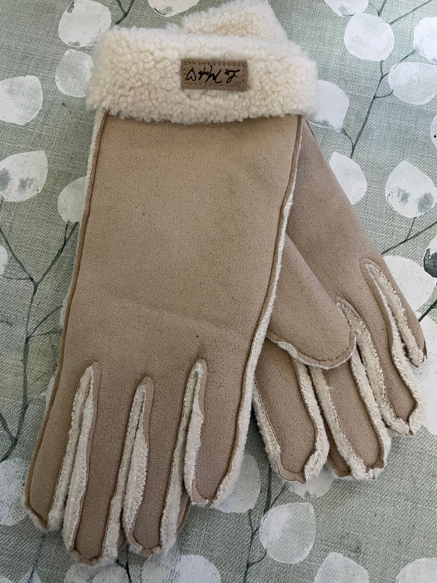 Sheepskin ugg style gloves - cream
