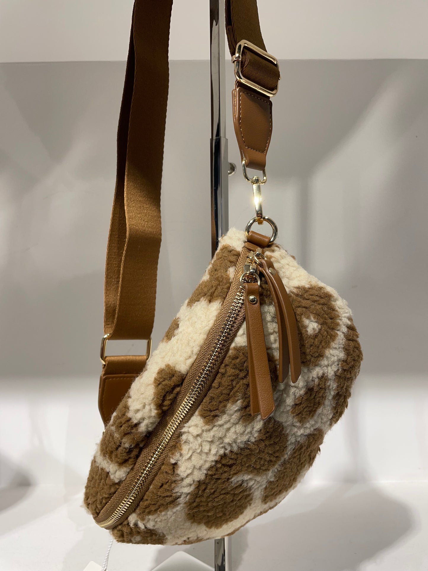 Teddy shearling cross body bag - camel