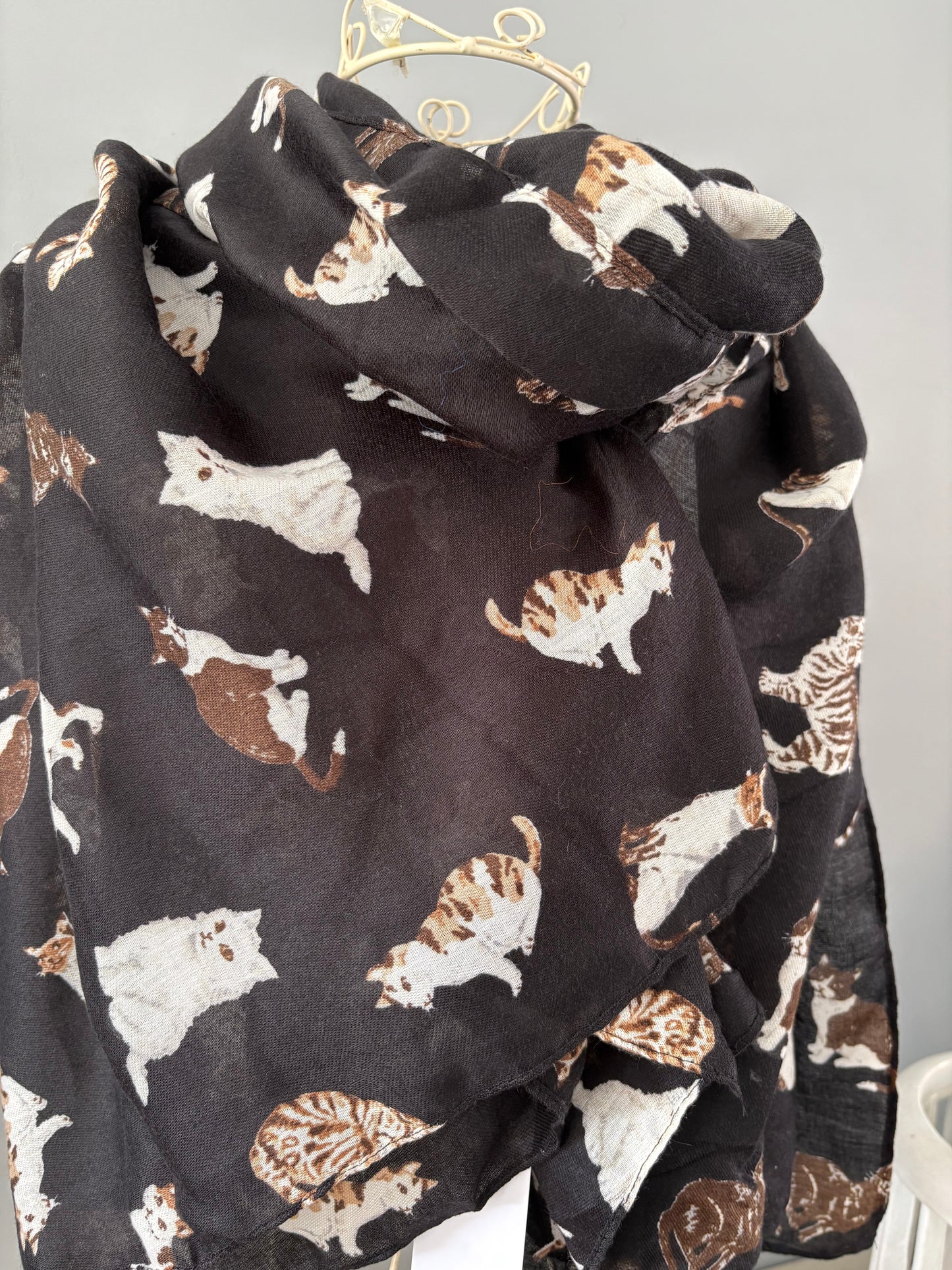 Cat design scarf black