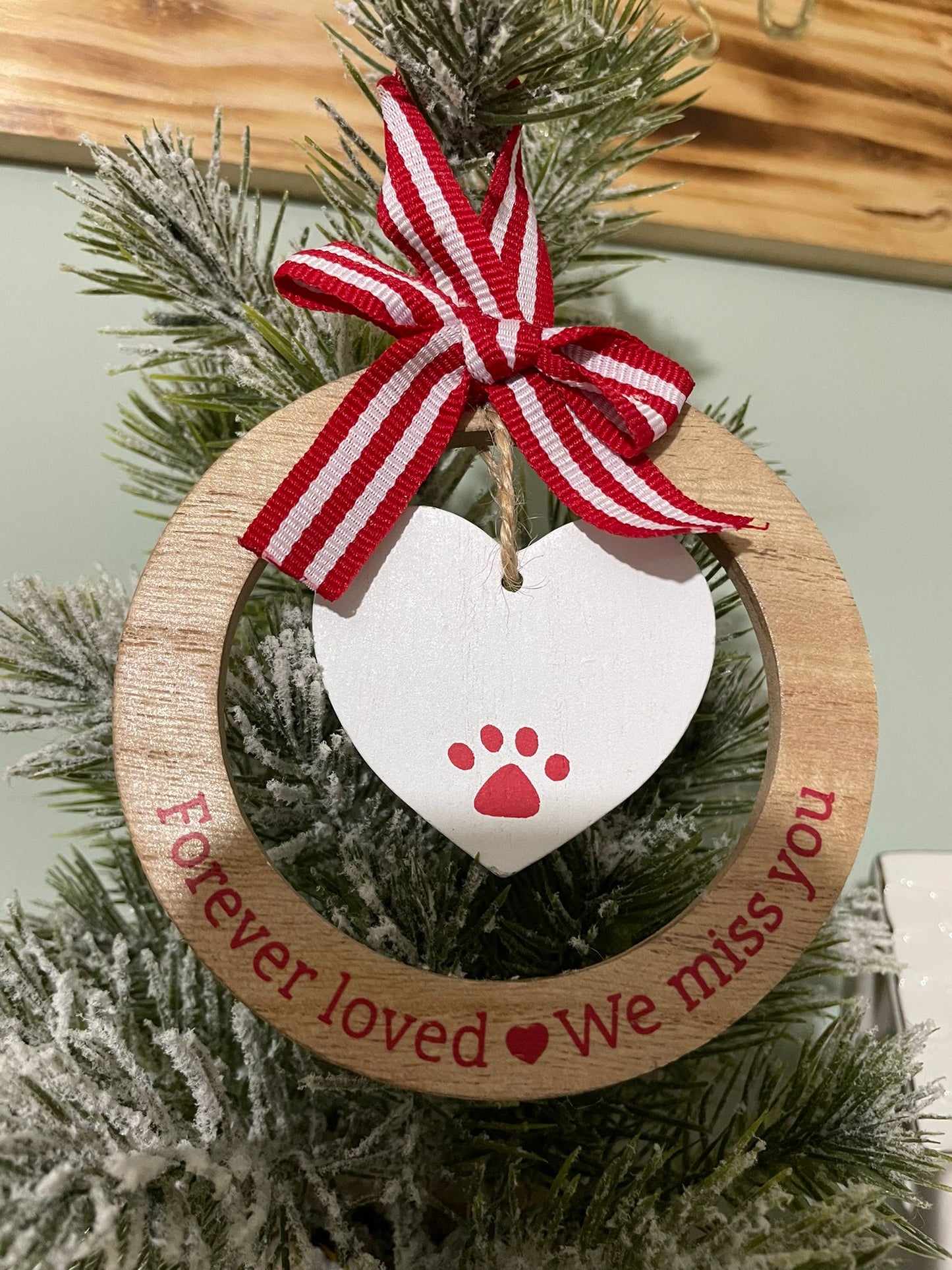 In memory bauble hanger