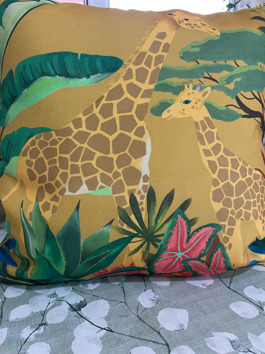 Waterproof cushion - giraffe