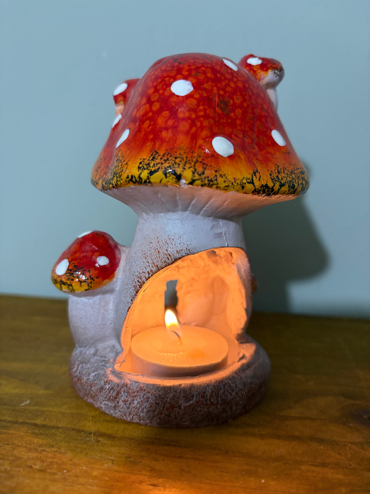 Toadstool tea light candle holder