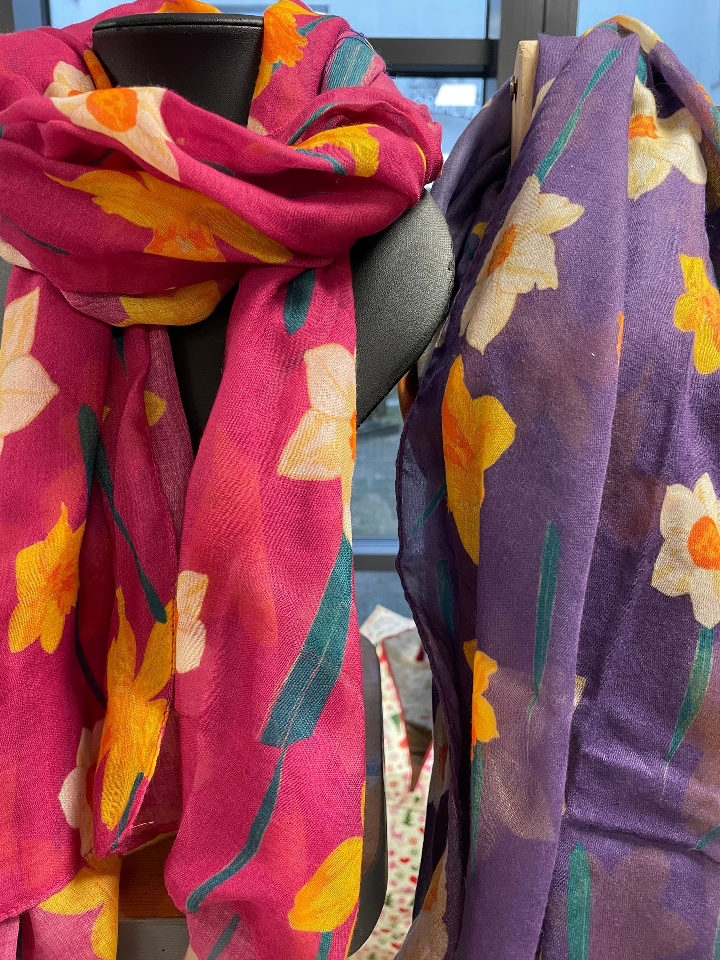 Daffodil scarf - purple