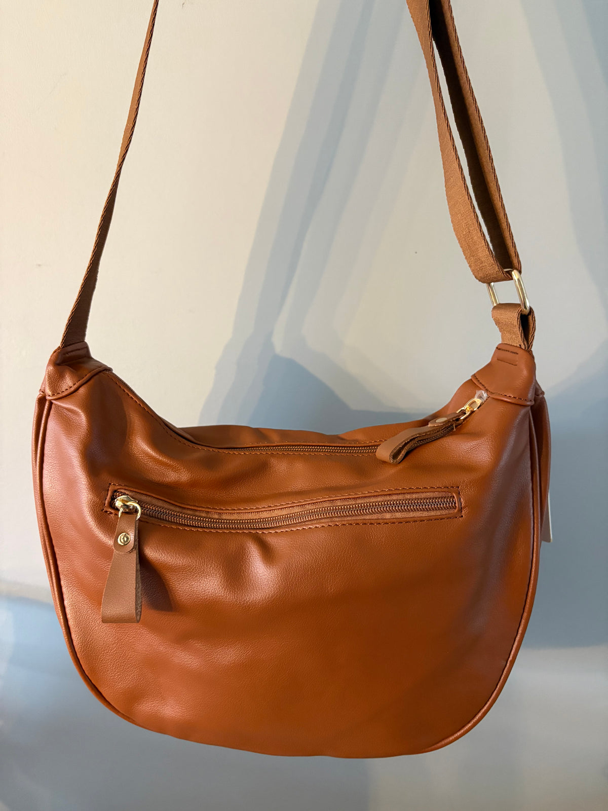 Bag tan cross body zipped