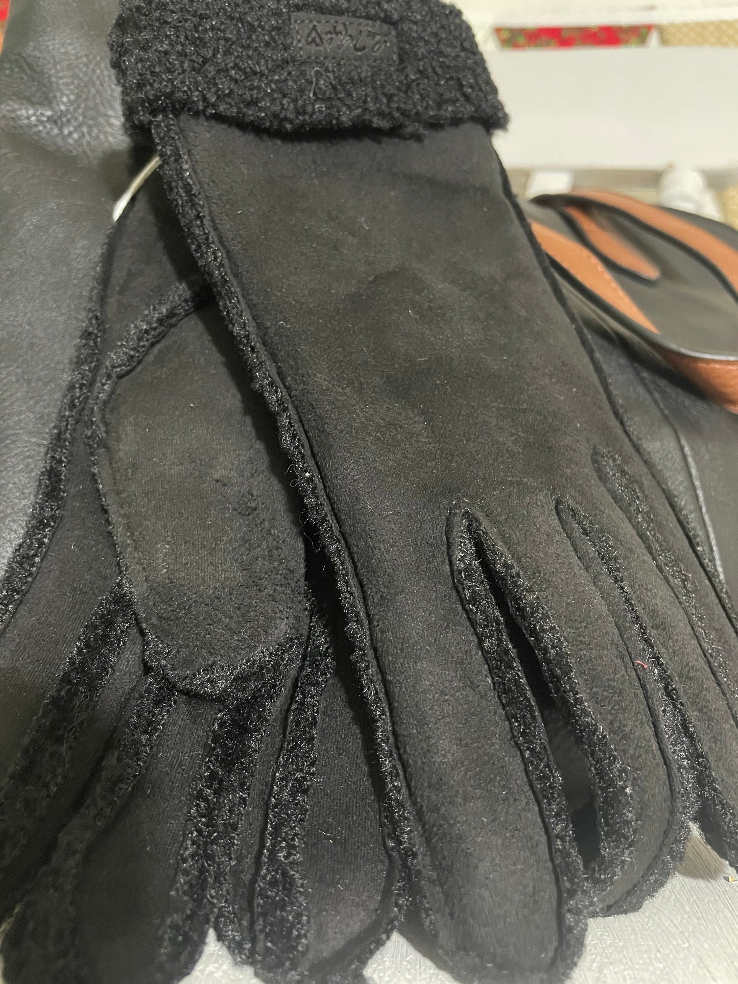 Sheepskin style gloves - black
