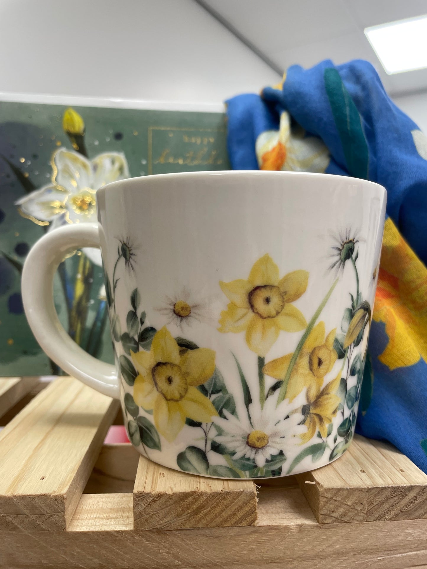 Beautiful daffodil design cup