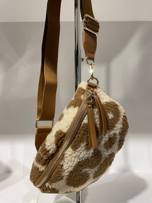 Teddy shearling cross body bag - camel