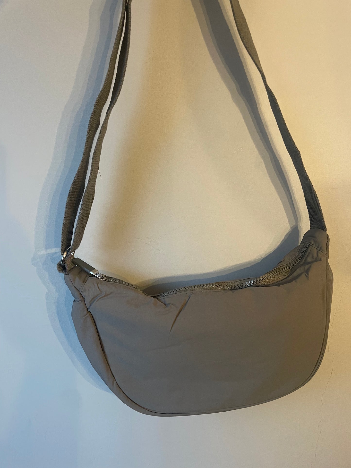 Half moon cross body bag - grey