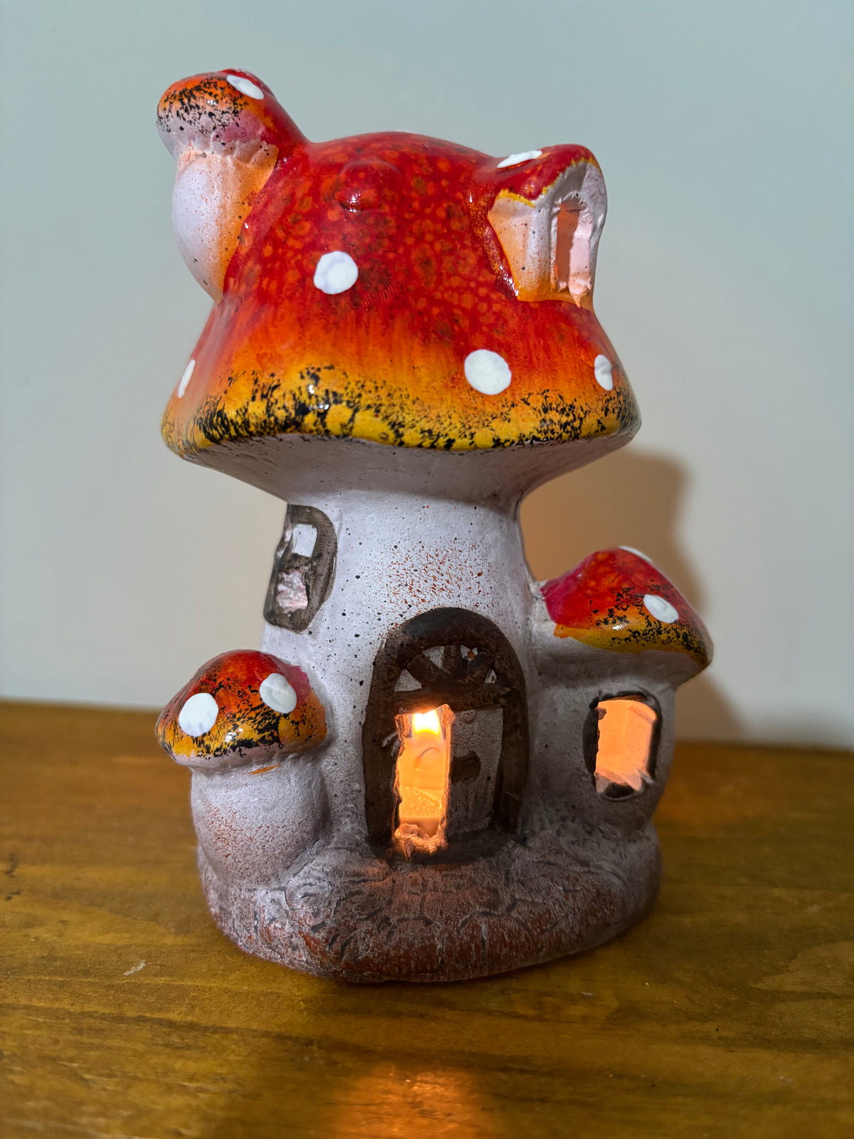 Toadstool tea light candle holder