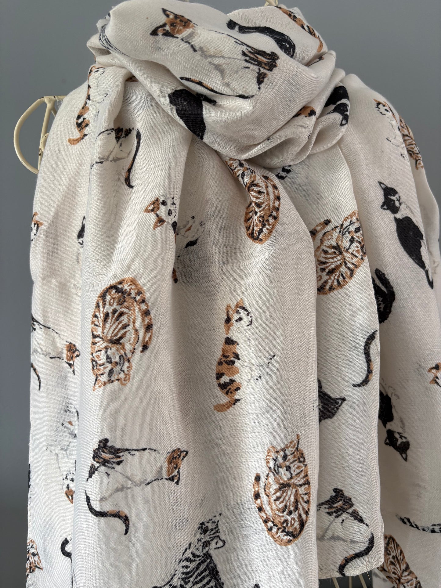 Cat design scarf - cream
