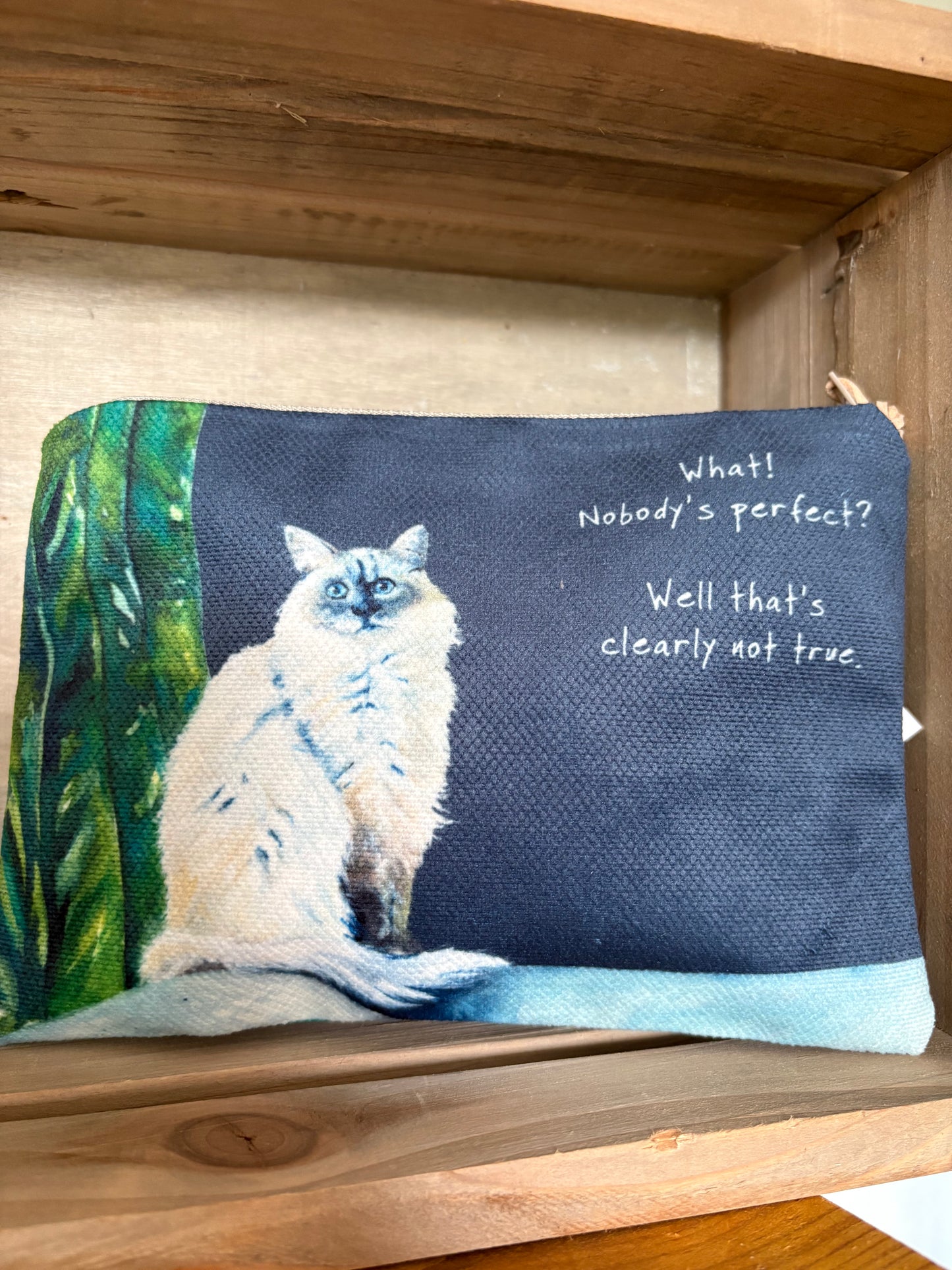 Cat zipped case with wipeable internal fabric and zipped closure