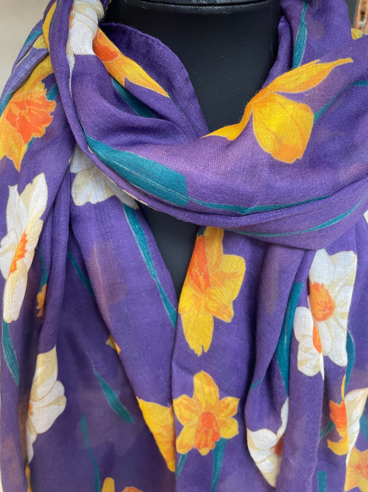 Daffodil scarf - purple