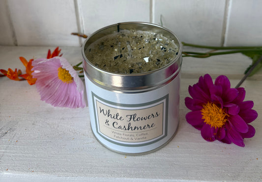 White flowers and cashmere candle