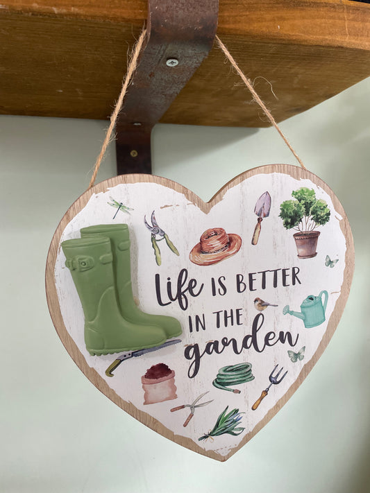 Garden Heart decor - life in the garden