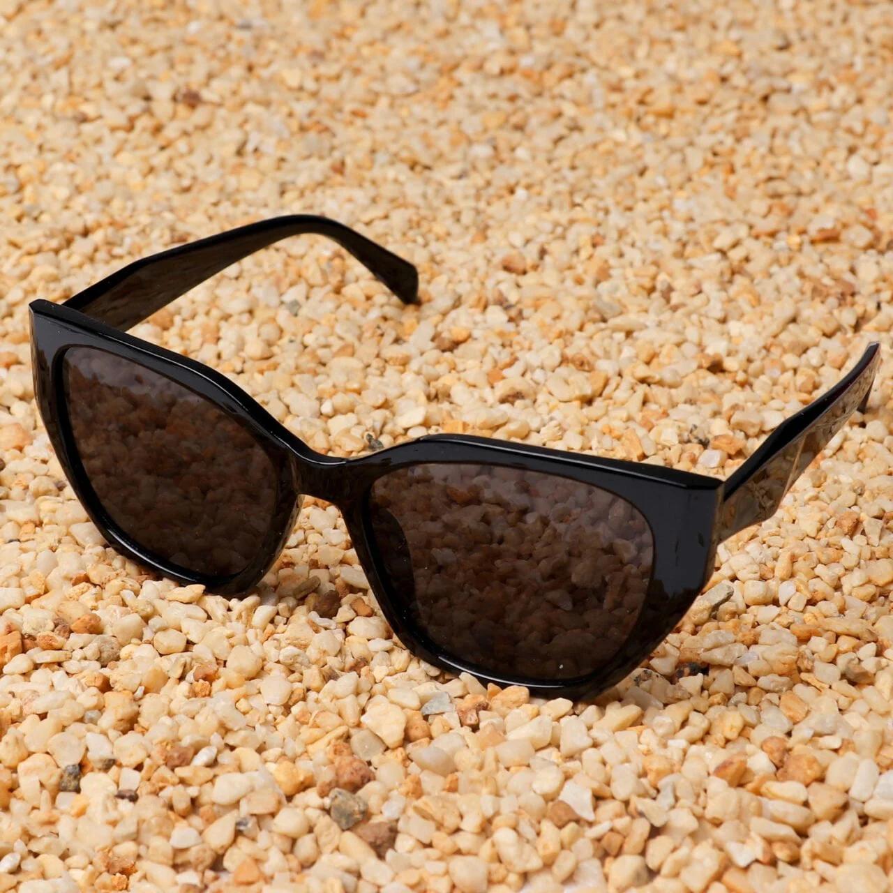 Sunglasses - black