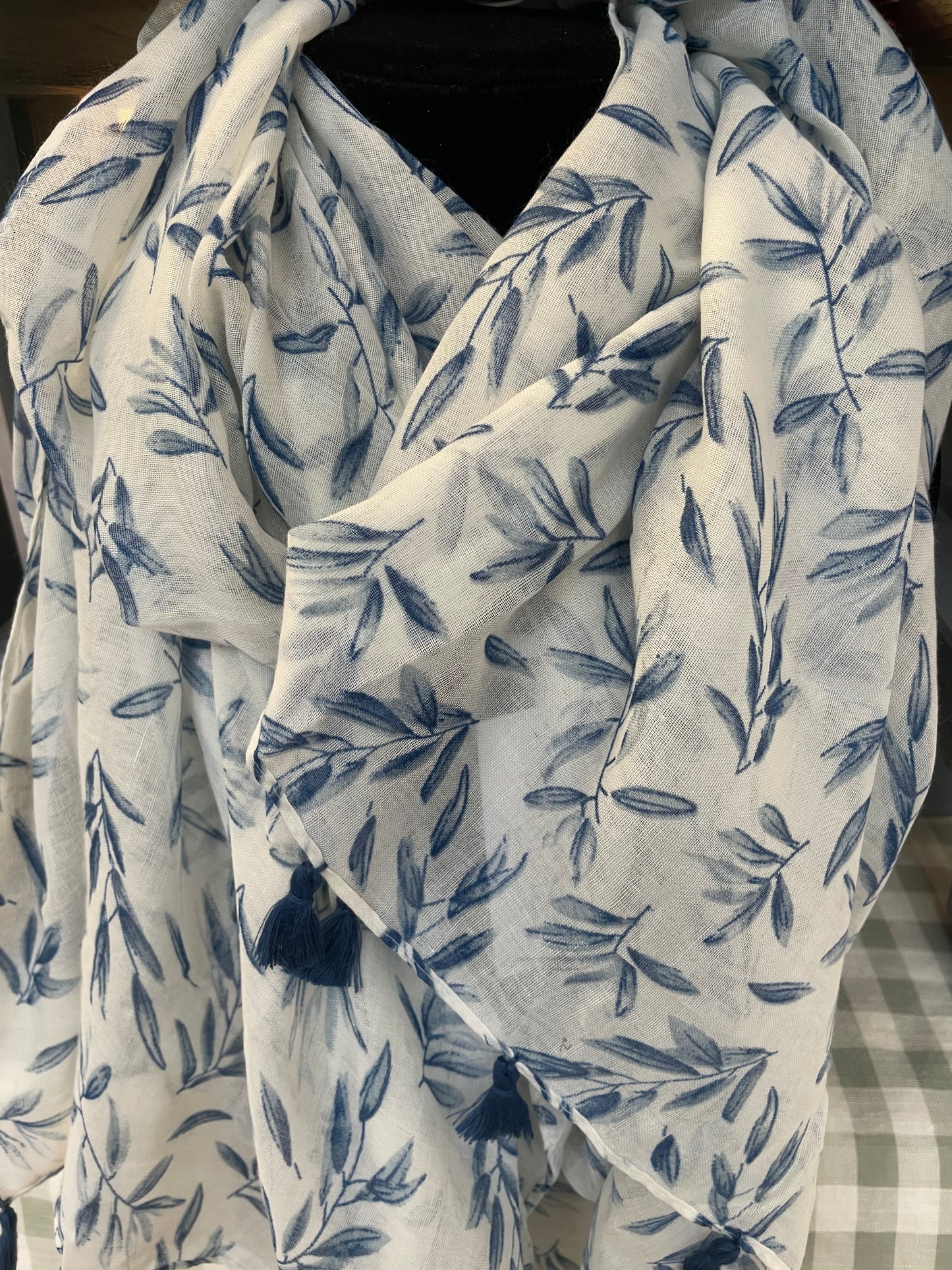 Tassel scarf - blue & white