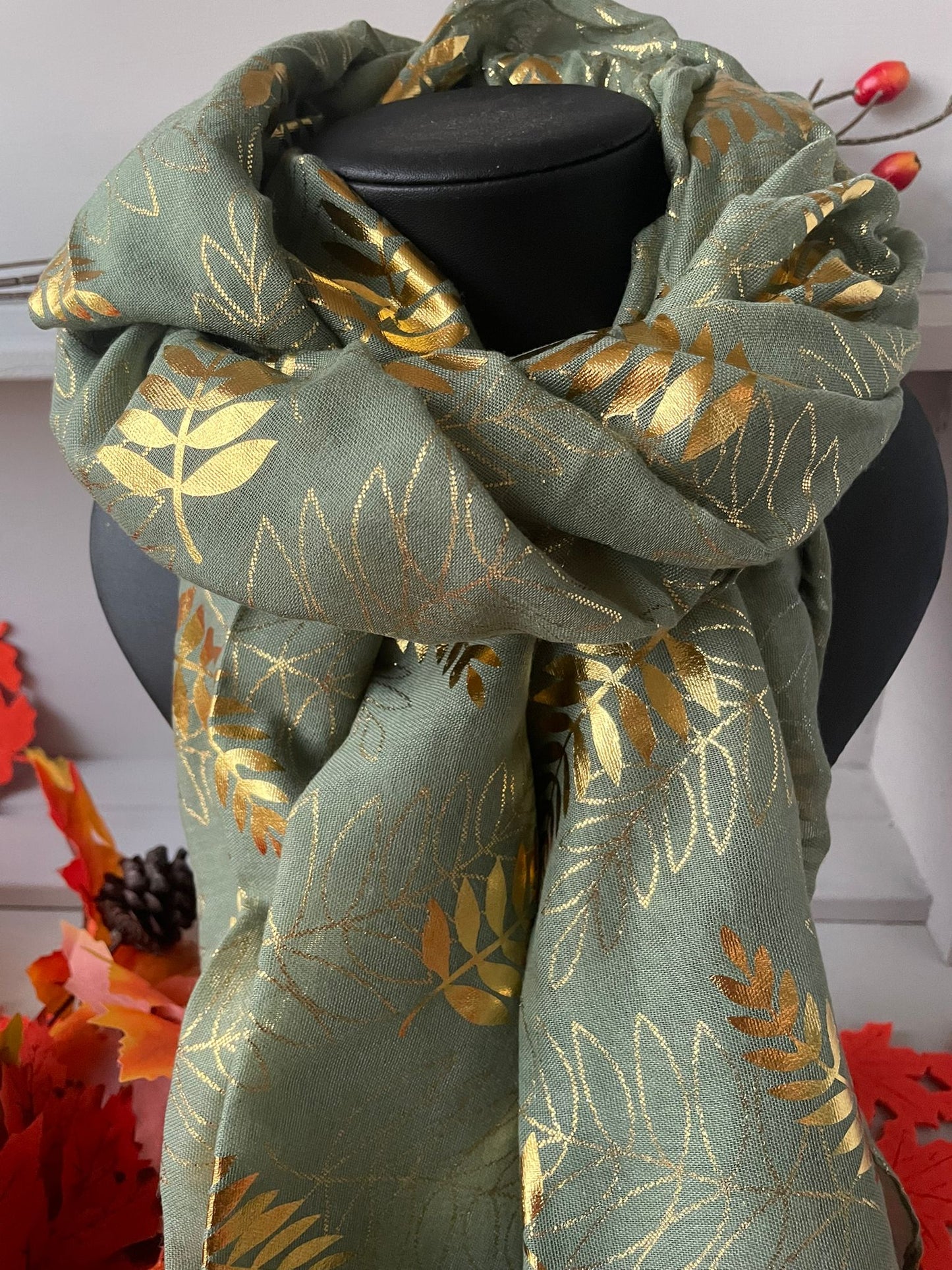 Metallic leaves scarf - green