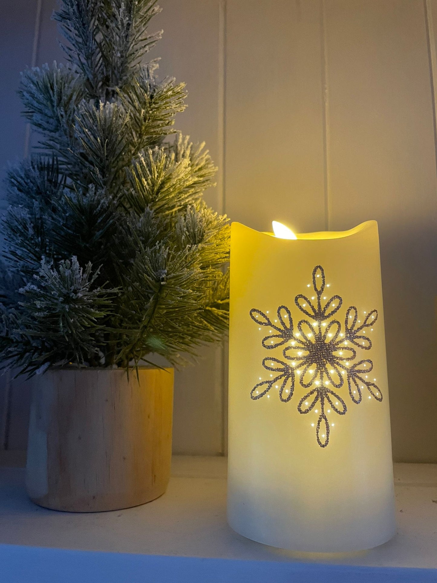 Twinkle snowflake church candle - Gold