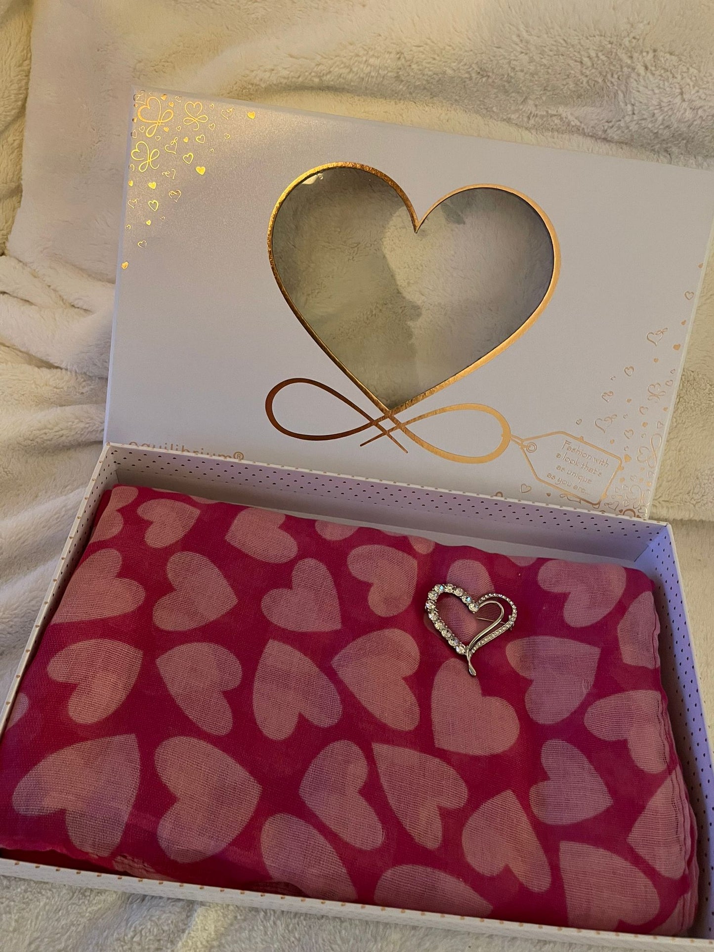 Heart scarf and brooch - pink